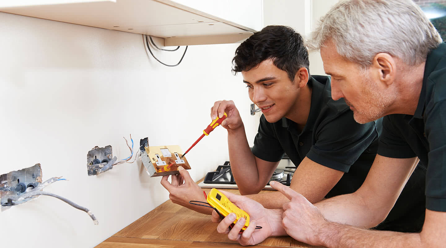 Benefits of hiring professional electricians – Homogenisation